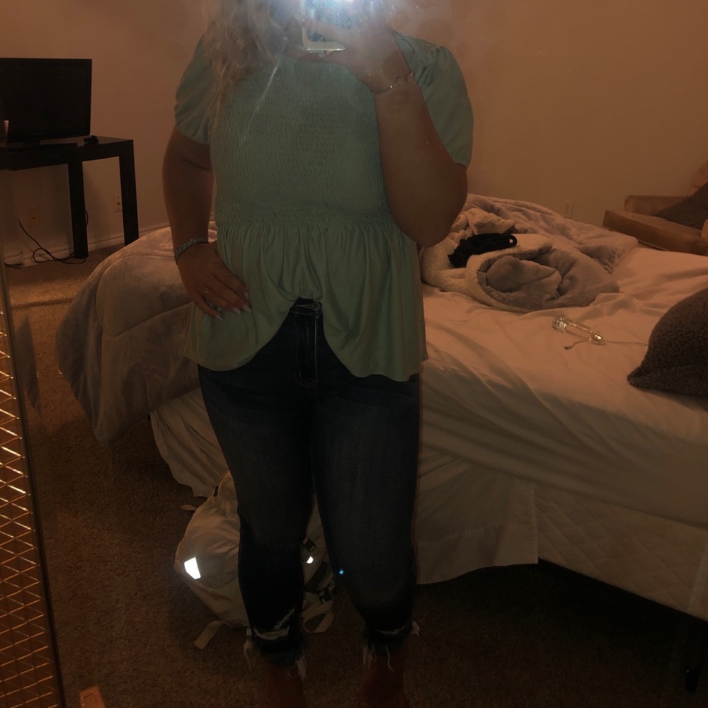 cute mint top!